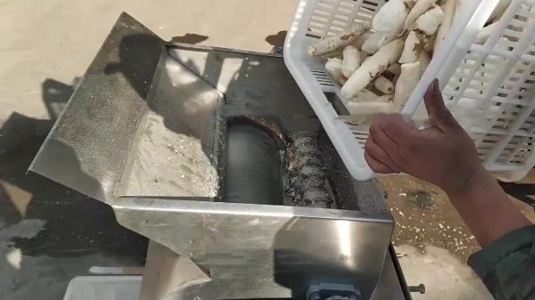 Perte de coût Facile à utiliser Grilleuse à manioc à haut rendement Grilleuse à manioc pour la transformation de la farine de manioc / garri