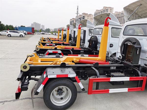 DONGFENG 4x2 Truck Mounted Garbage Compactor Wth 3 Tons Garbage Boxes