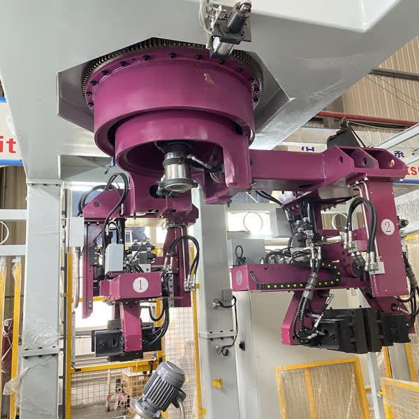 Solución de fundición de grifo de latón Automático de vertido de baja presión de la máquina Eficiencia Precisión garantizada