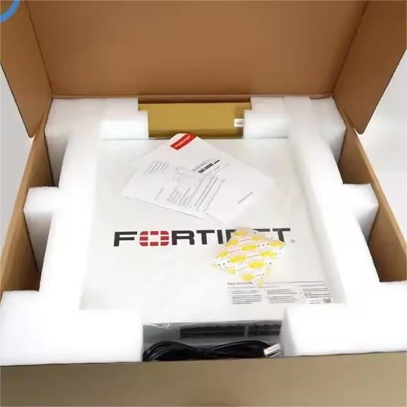 Portas 4x10 GE SFP Portas 2x40 GE QSFP
