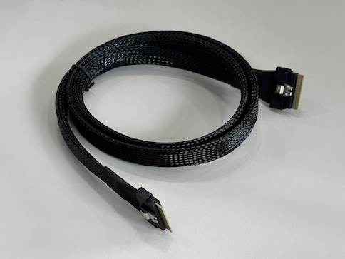 SFF-8654 8i to SFF-8654 8i High-Speed Mini SAS HD Connector Cable, 1.0 m 32AWG 85 Ω Braided Assembly