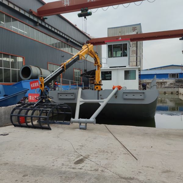 Hydraulic Multifunction Tug Boat with 600HP Power and 15.0m Length for Dredger Service