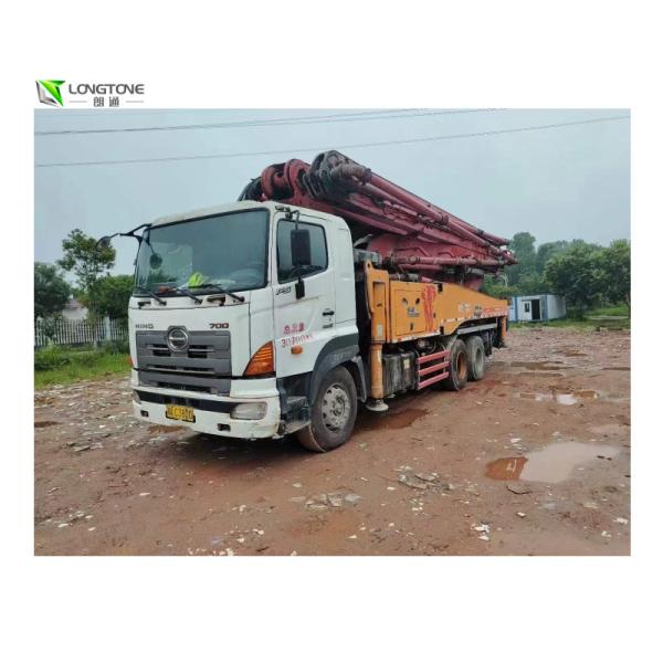 Used Concrete Pump Truck with 230mm Pump Cylinder Diameter 700L Tank Volume