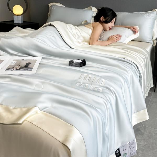 Wedding Luxury Washed Silk Quilt Set Four Pieces and Three Pieces for Comfortable Sleep