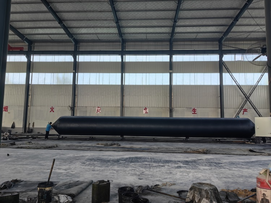 Плавучий надувный природный резиновый воздушный шар Доковое судно Запуск морских подушек безопасности