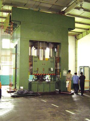 1600T Hydraulic Hot Extrusion Press , Shaft Parts Impact Extrusion Press Machine