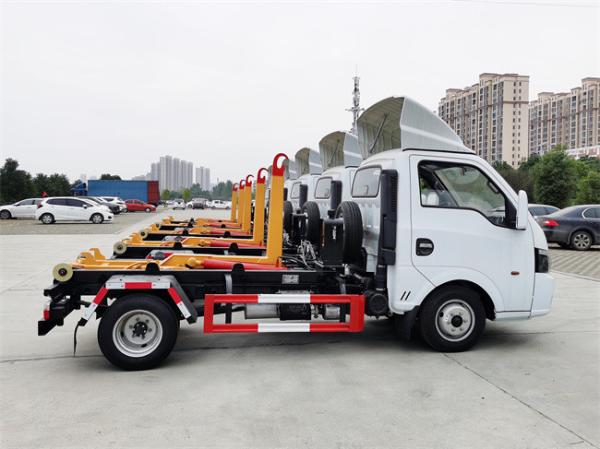 DONGFENG 4x2 Truck Mounted Garbage Compactor Wth 3 Tons Garbage Boxes