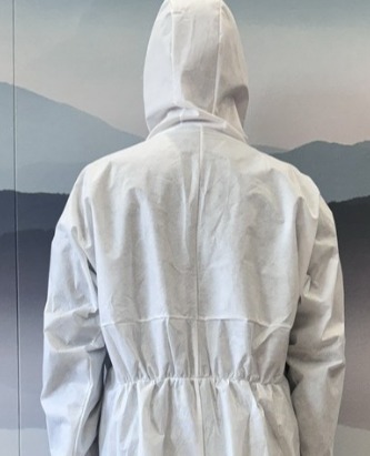 Industrial-Grade SMS Non-woven Protective Coverall with Dosimeter Viewing Window and Type 5/6 Protection