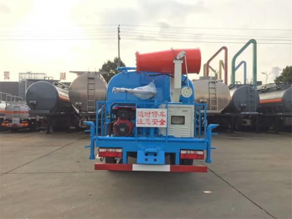 Made in hubei factory dongfeng cheap 4000 liters water tank truck with 20m water cannon