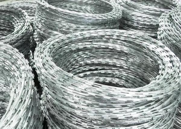 Hot Galvanized BTO-22 Razor Barbed Wire Roll  450mm Circle Diameter