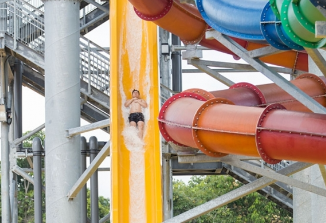 Vertical High-Speed SlideThrill Water Slides Tall Speed Adventure 5.0m–18.0m Platform 1 Person Per Slide