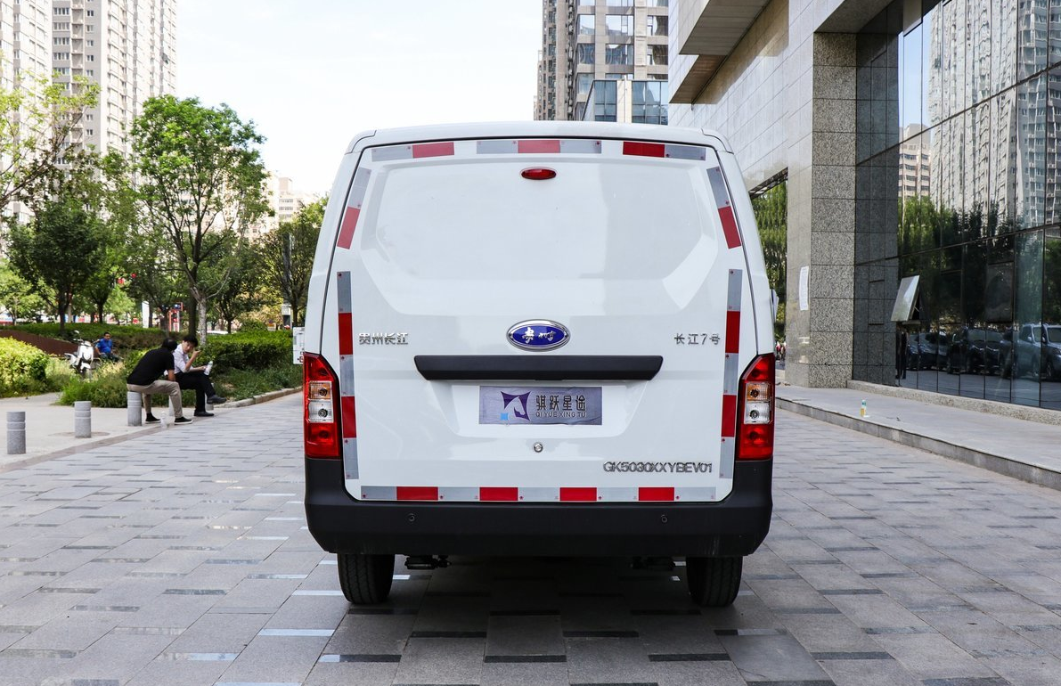 Qiwei Auto Changjiang No. 7 Electric Cargo Van with 6.6 m³ Cargo Volume, 260 km Range, and 60 kW Motor