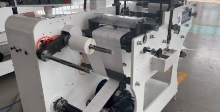 Machine de découpe rotative entièrement automatique et refente pour étiquettes autocollantes