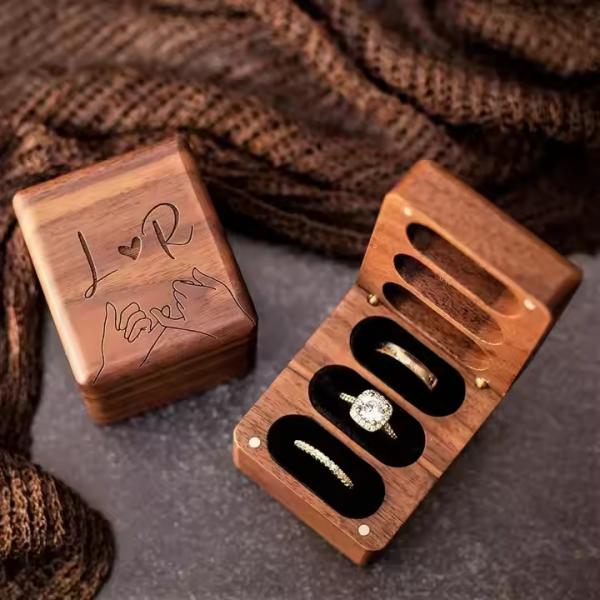 Boîte de bague de mariage et de fiançailles en bois, personnalisable de qualité supérieure pour votre jour spécial.