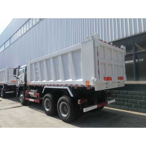 China Sinotruk HOWO Used 371/375HP 8x4 Right-Hand Drive Mini Dump Truck