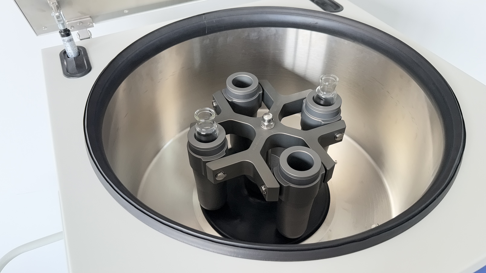 Cenlee DL5A 4000rpm 4x100ml Heated Crude Oil Moisture Determination Centrifuge for Petroleum Laboratory Oil Water Separation