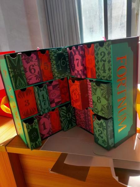 Custom Advent Calendar Packaging , Cosmetic Magnetic Cardboard Box With 24 Drawers