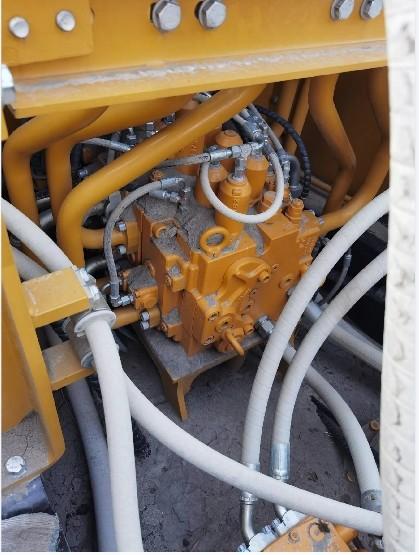 Second-hand SANY750 excavator with low price and excellent quality  Bucket capacity 5.0m3 Machine weight 76000kg