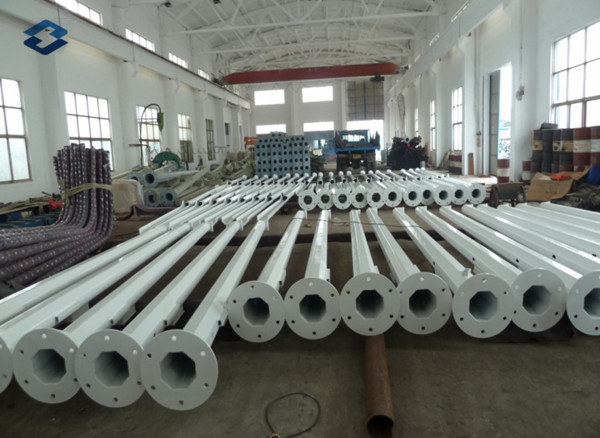 éclairage routier blanc galvanisé octogonal épais de revêtement de poudre de 3mm Polonais en acier