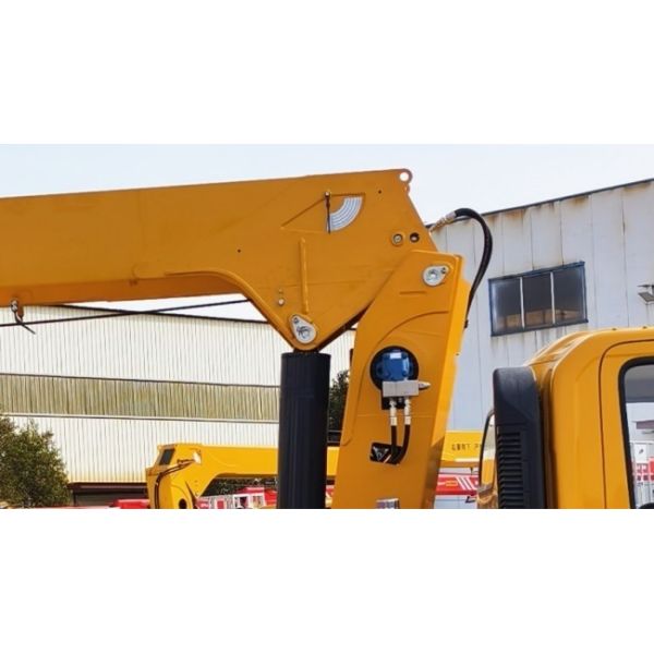 5tons Electric Knuckle Boom Xcmg Howo Used Mobile Wrecker Mounted Crane Truck