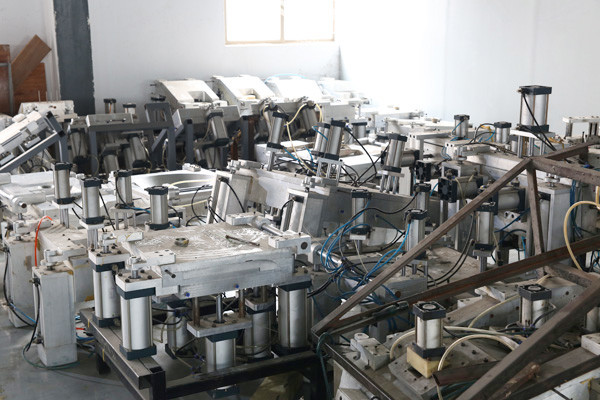 Изготовленное на заказ обслуживание прототипа части приборной панели/бампера тела автомобиля пластиковое