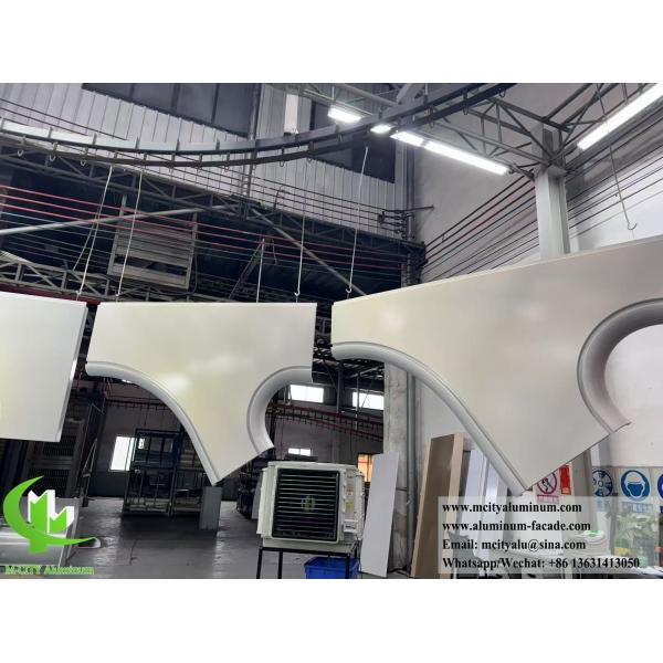 Façades métalliques à double courbe en aluminium massif hyperbolique