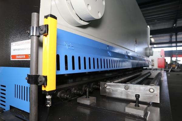 6mm Metal Plate Cutting Machine / CNC Hydraulic Guillotine Shear 3Meters