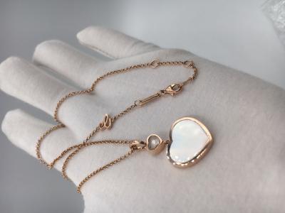 Colar do ouro da madrepérola 18K do diamante com o pendente feliz dos corações de Chopard