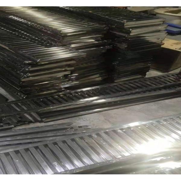 Сток подъездной дороги канала нержавеющей стали покрывает сточную канаву дренажа дождевой воды решеток на открытом воздухе