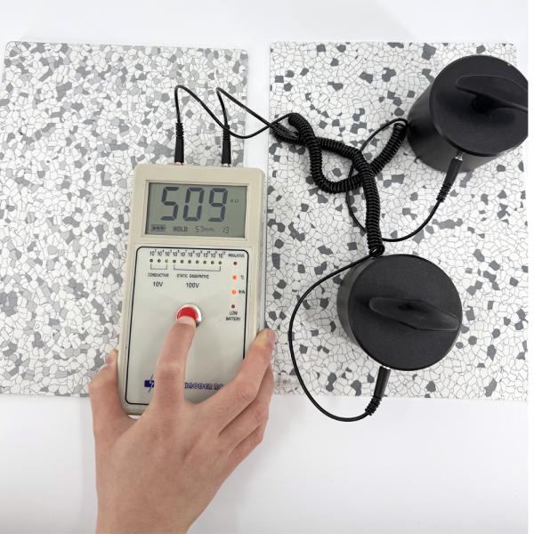 Conductive PVC ESD Flooring Tile 10^4-10^6 Ohm Customizable