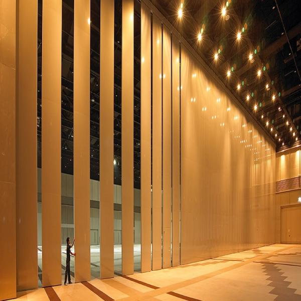 Paredes de separação móveis de suspensão de alumínio acústicas do sistema da multi cor para a sala de banquete