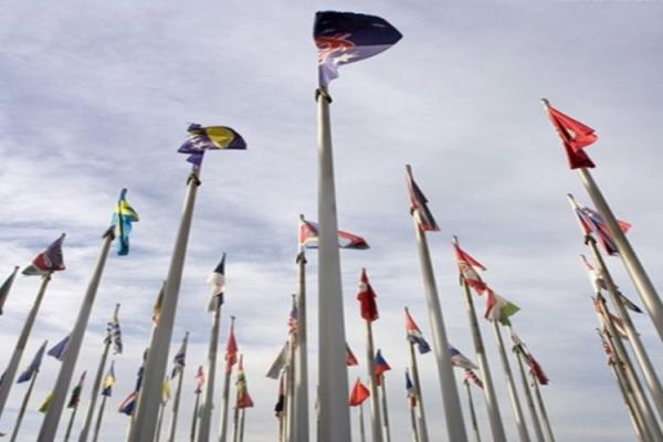 Height 2-3 M Stainless Steel Flag Pole / Stainless Steel Flag Pillar With Built In Rope