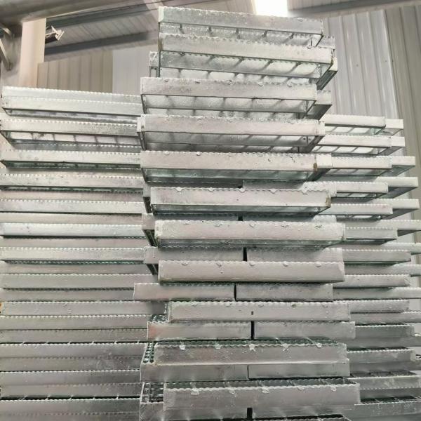 Easy-Clean Steel Gratings: Hygienic and Low-Maintenance Solution