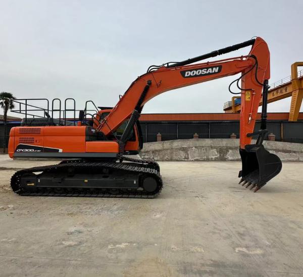 Doosan DX300 Used Excavator 30Ton Heavy Equipment Machine Digger