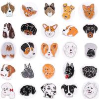 Des étiquettes personnalisées pour les chiens sur le col