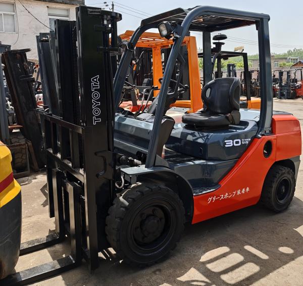 Used Toyota 30 Forklift Three Tons Three Meters Secondhand Diesel Lifting Machine Toyota