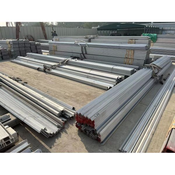 Factory Price ASTM Angel Iron Hot Rolled Ms Angel Steel Profile Equal or Unequal Steel Angle Bars for Building Materials