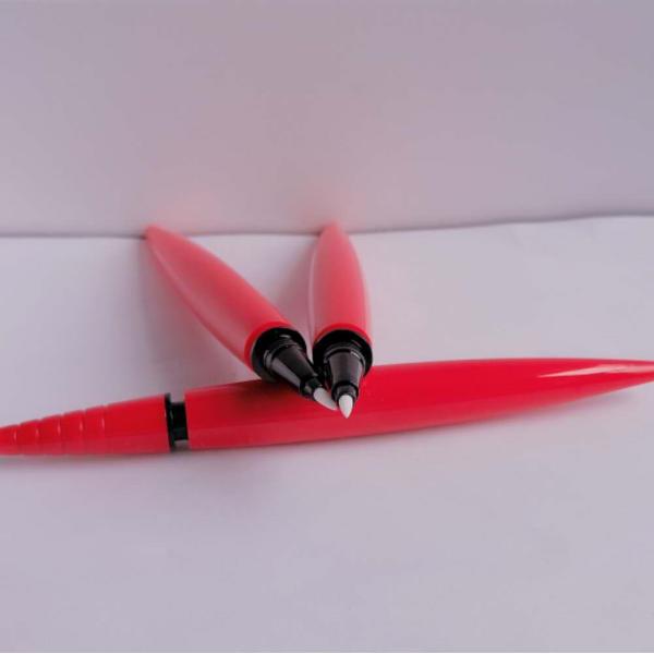 Изготовленный на заказ водоустойчивый карандаш карандаша для глаз, красный цвет впрыски карандаша для глаз ручки Пп жидкостный