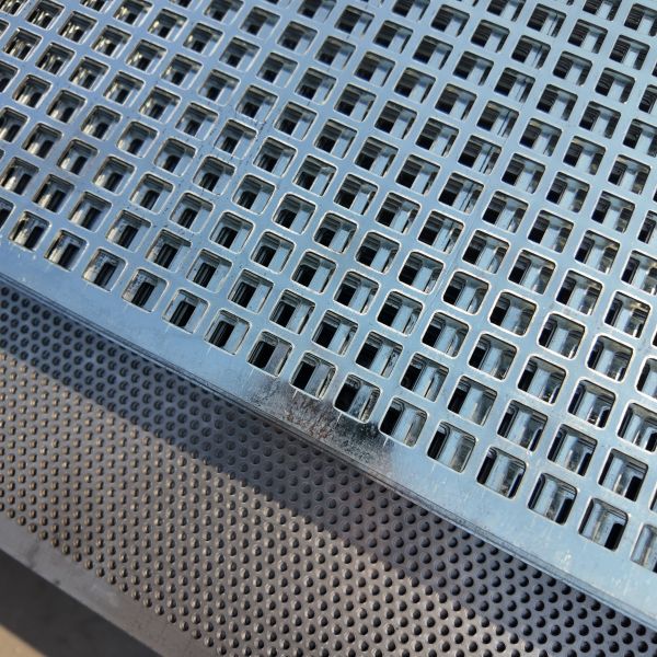 Silver Galvanized Slotted Metal Sheet With Round Holes 1000*2000 Mm