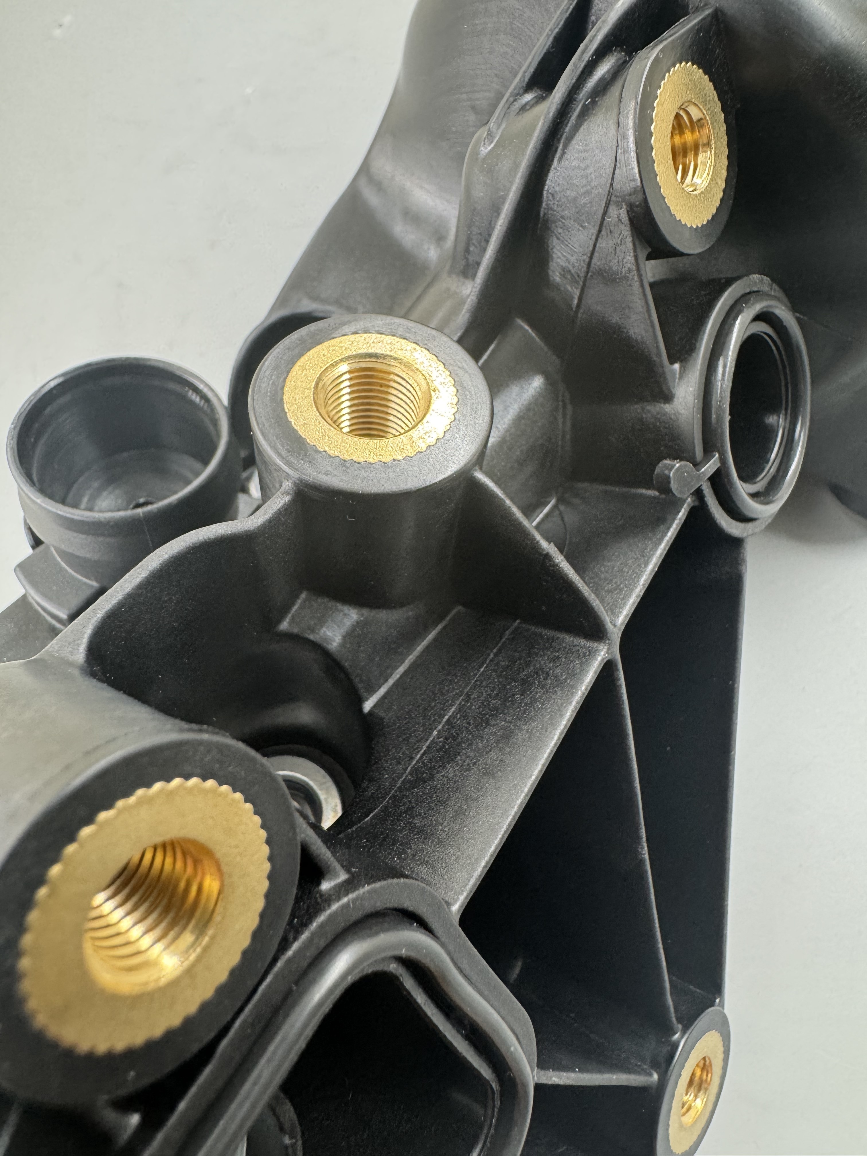 High-volume oil filter housing 07K 115 397 D for imported Golf 2.5