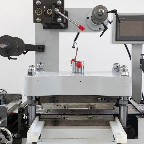 3.7kw Flat Bed Die Cutter 380V 3 phase with high precision