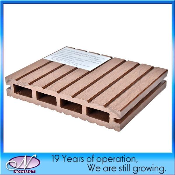 Construcción de revestimientos de revestimientos de madera y plástico WPC