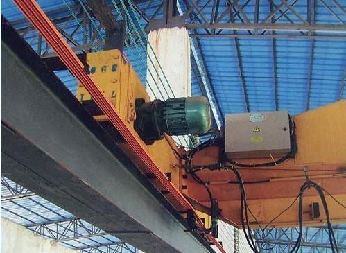 Système flexible de barre de conducteur de petite puissance pour la grue de pont