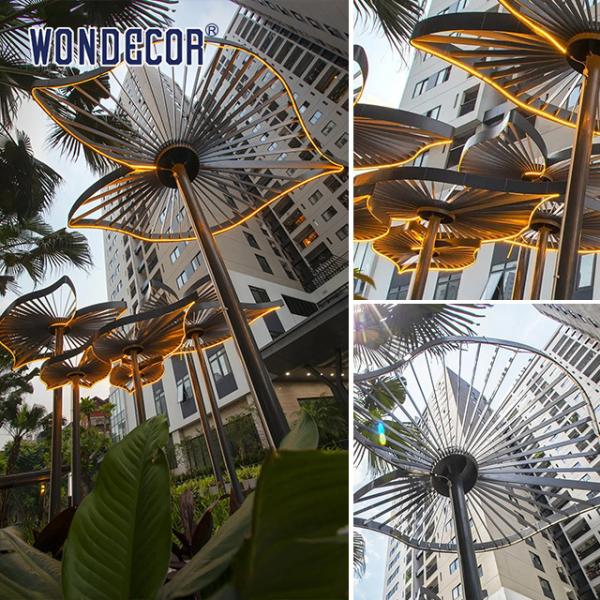 Большая скульптура из нержавеющей стали на открытом воздухе Геометрический павильон в форме листья на площади во дворе