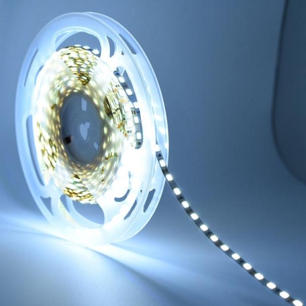 RGB LED Strip Light IP65 Impermeável 140lm/w 120 graus SMD 2835 chips LED certificação CE