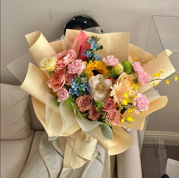 Customized 53*53 CM Colorful 3D Printed Rose Flower Wrapping Paper for Fresh Flower