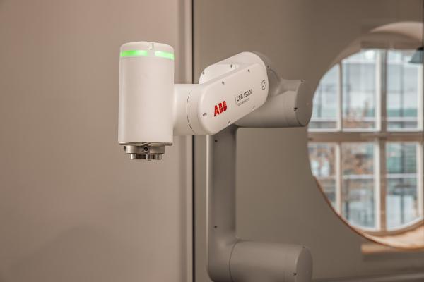 ABB flexível e novo GoFa CRB15000 Cobot com o prendedor do robô de SFG para o robô colaborador da picareta e do lugar
