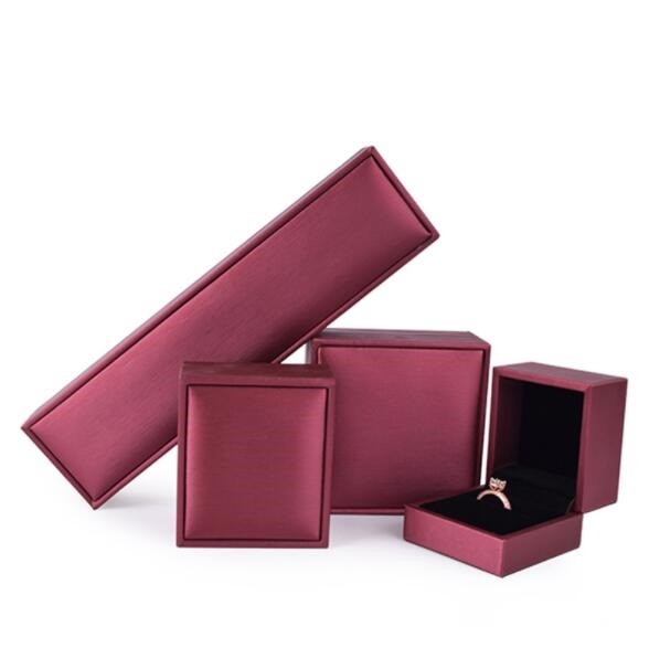 PU Velvet Jewelry Gift Boxes Debossed Logo Customizable For Earring Bracelet Necklace