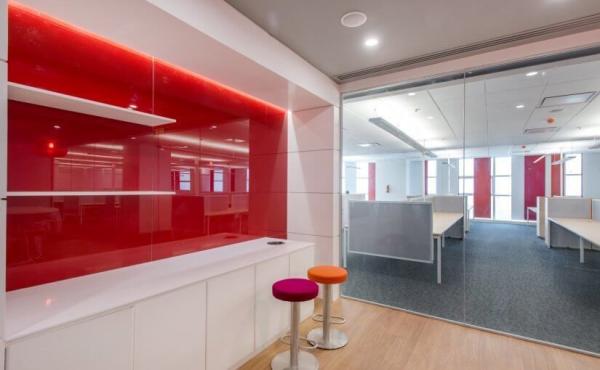 Eco-friendly 6mm Decorative Lacquered Glass Workstation Partitions for Workstations