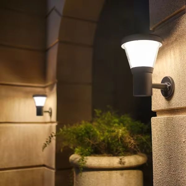 LED Solar Wall Light With High Efficiency Solar Panel 12H Working Time for Villa Garden Lighting